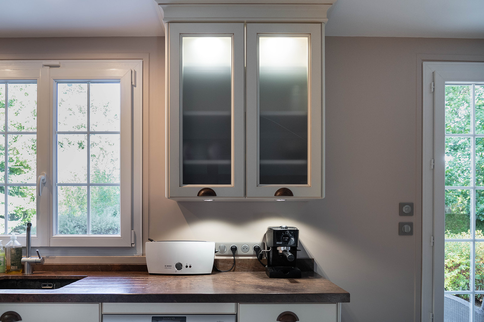 cuisine-style-campagne-chic-meuble-haut-vazard-home-cuisines-neubourg-louviers