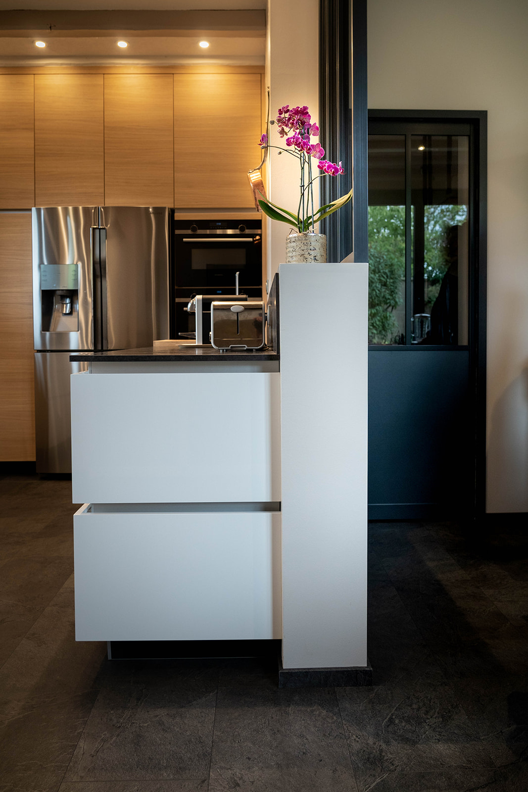 cuisine-style-contemporain-laque-blanche-finition-muret-vazard-home-cuisines-neubourg-rouen