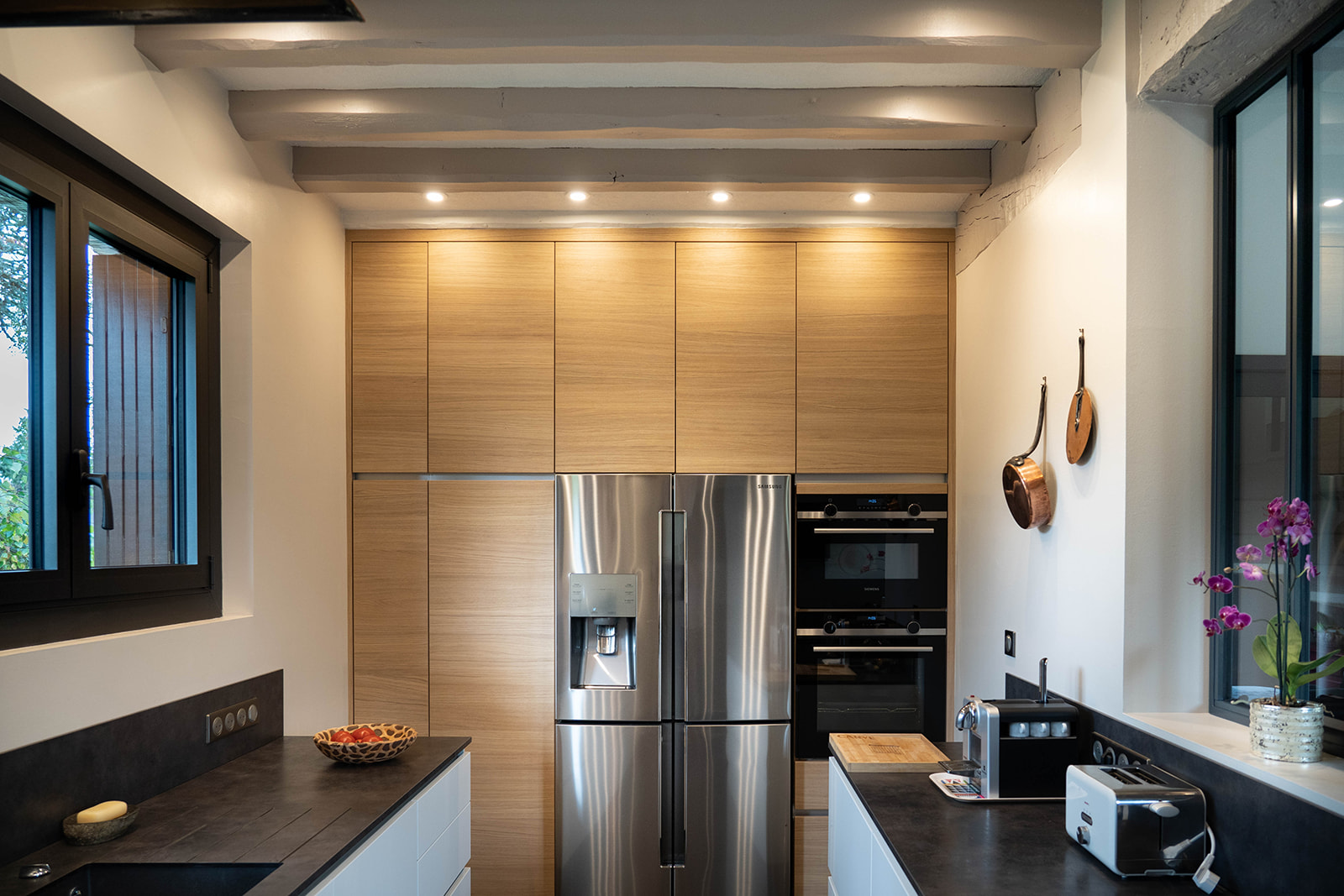 cuisine-style-contemporain-armoire-rangement-frigo-vazard-home-cuisines-neubourg-rouen