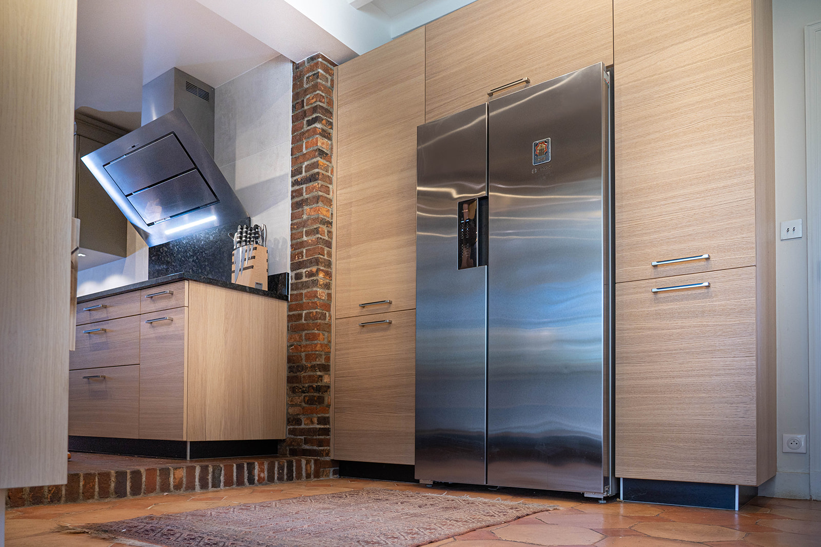 cuisine-style-cottage-urbain-armoire-rangement-vazard-home-cuisines-neubourg-evreux