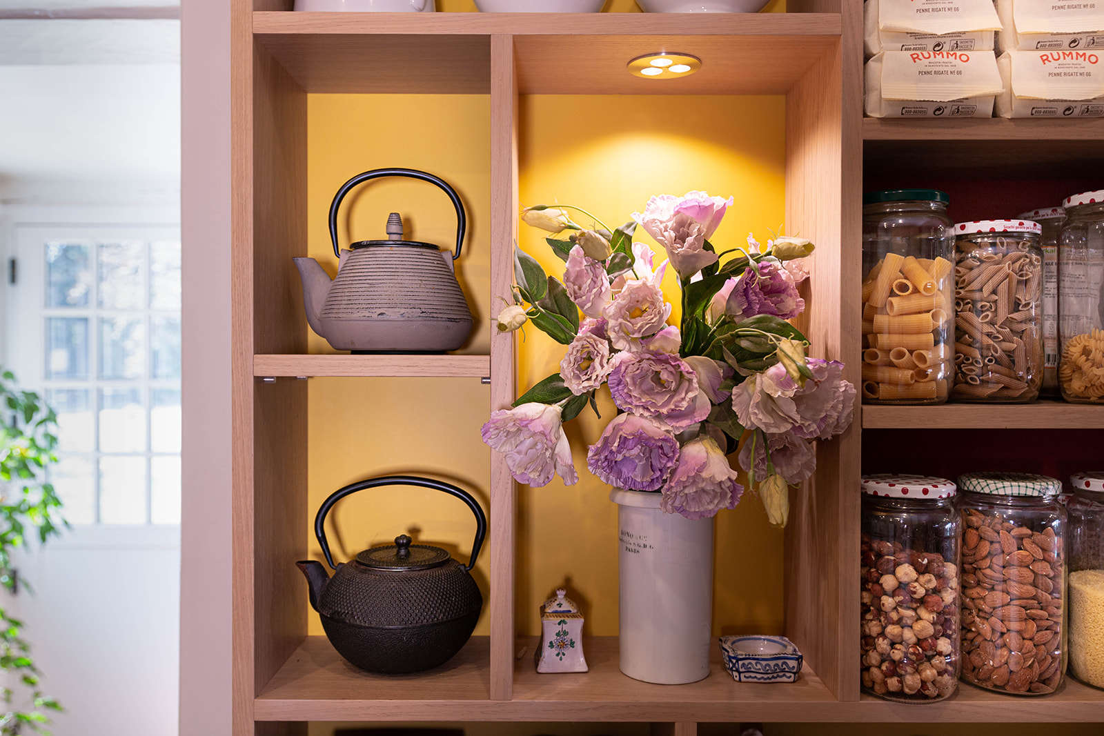 cuisine-style-cottage-urbain-etagere-deco-vazard-home-cuisines-neubourg-evreux