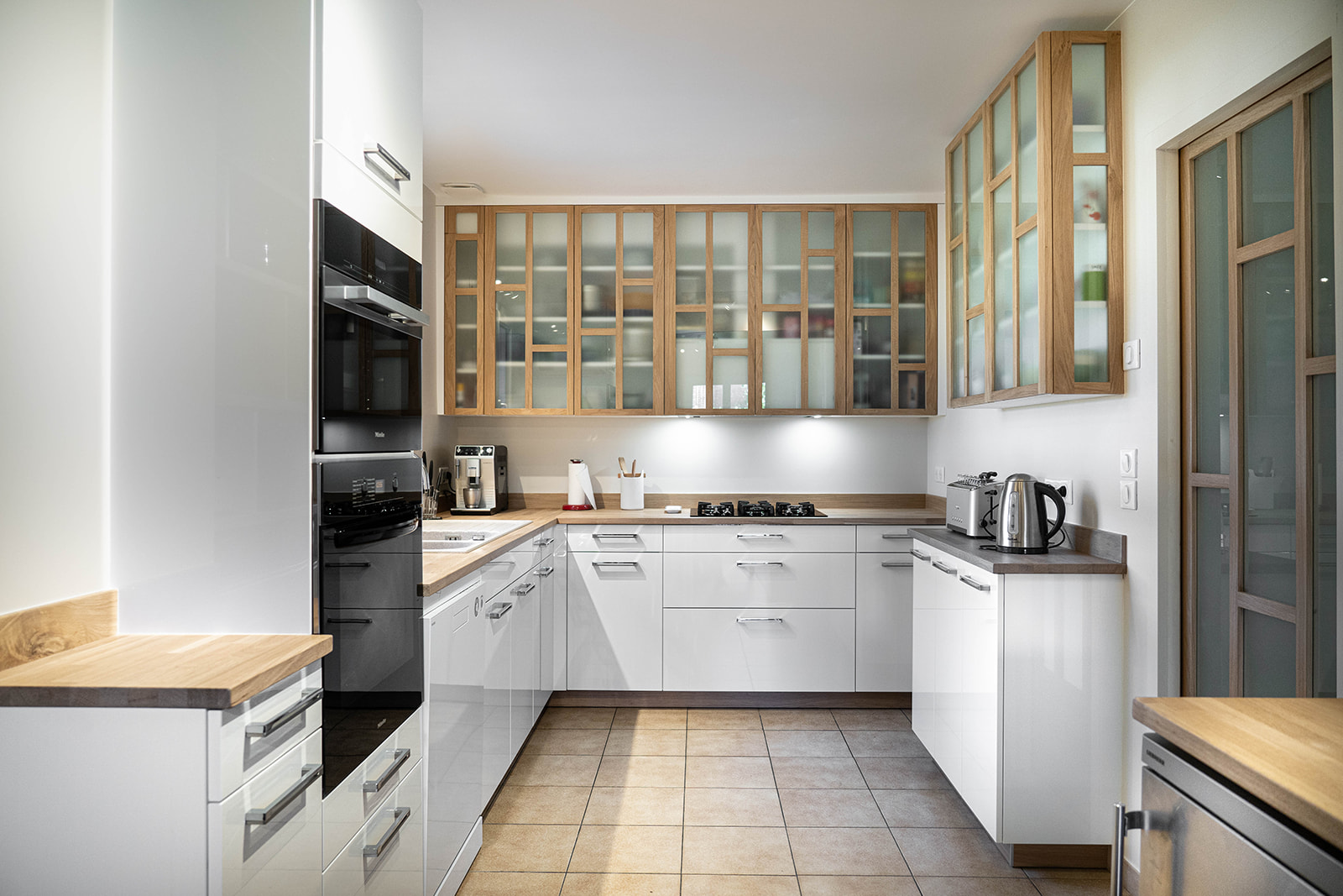 cuisine-style-scandinave-bois-laque-blanche-ambiance-vazard-home-cuisines-neubourg-eure