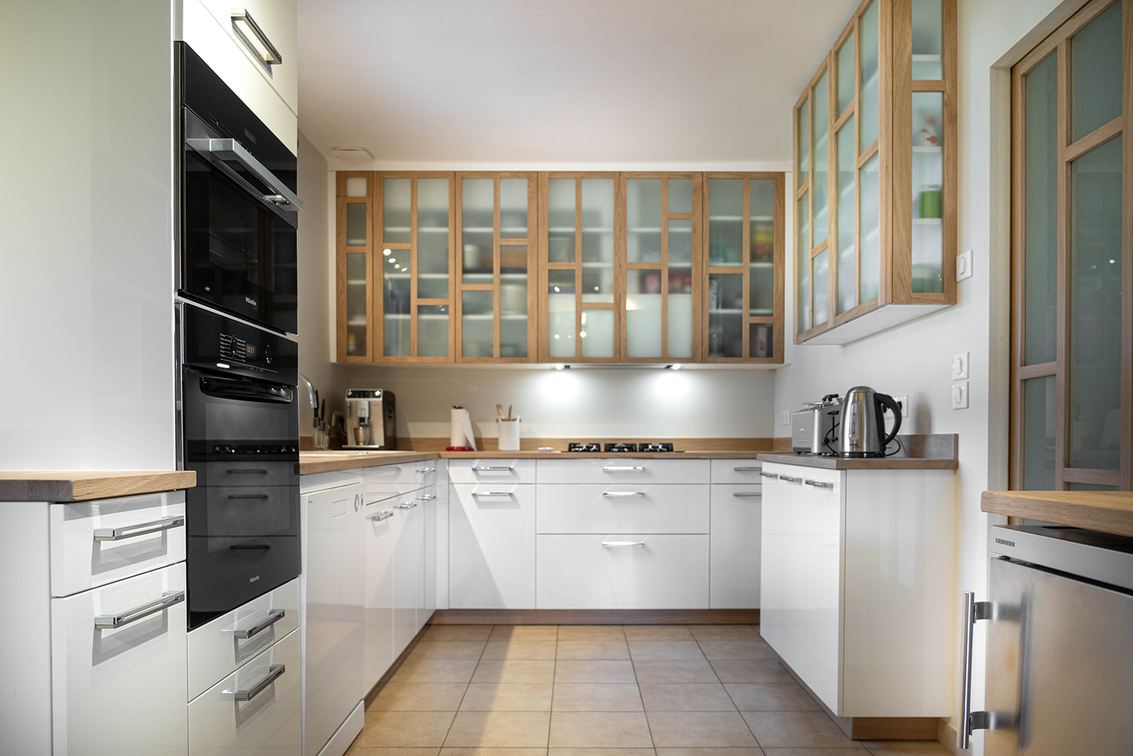 cuisine-style-scandinave-ensemble-vitrine-vazard-home-cuisines-neubourg-eure