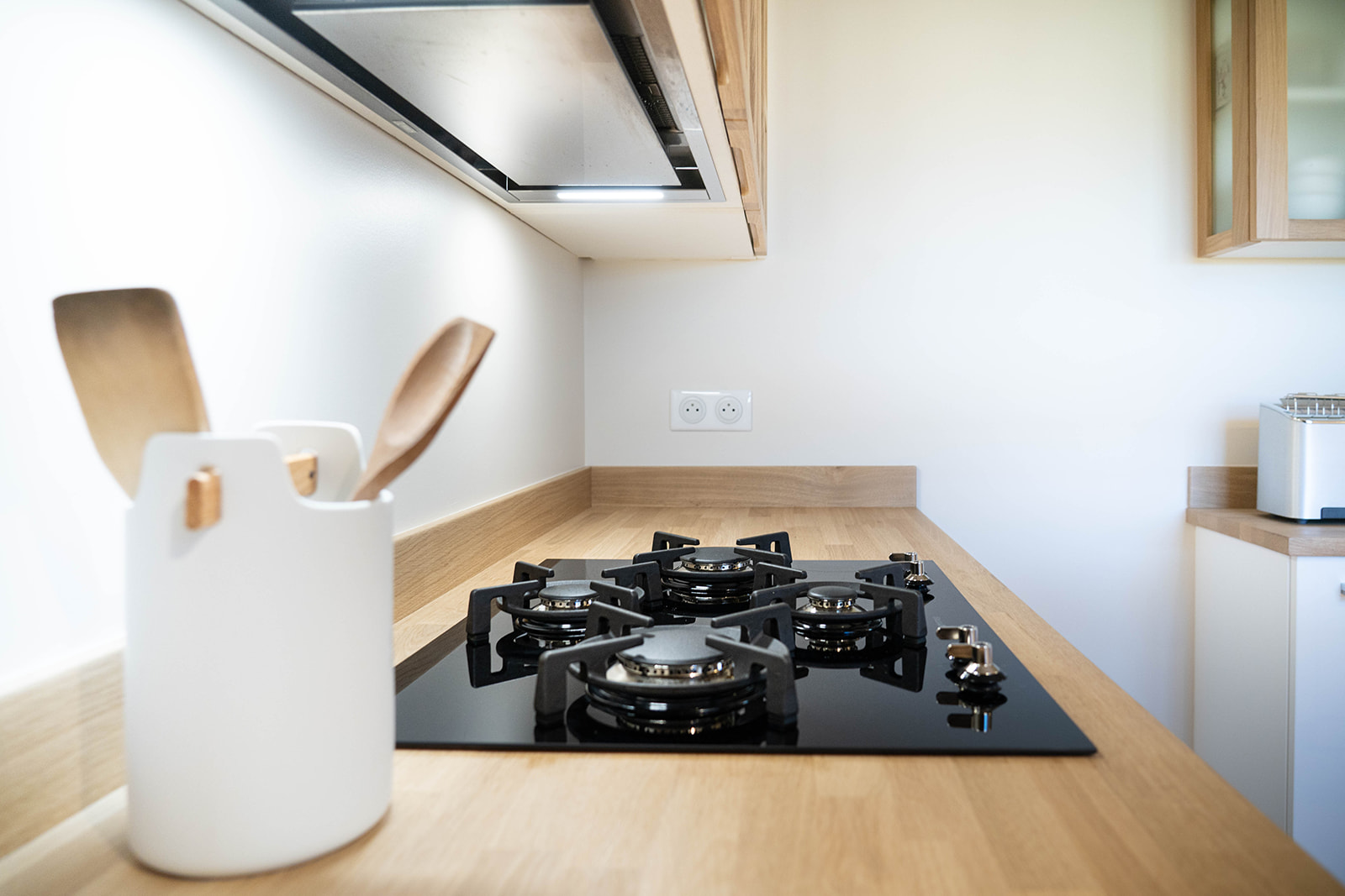 cuisine-style-scandinave-gaziniere-deco-vazard-home-cuisines-neubourg-eure