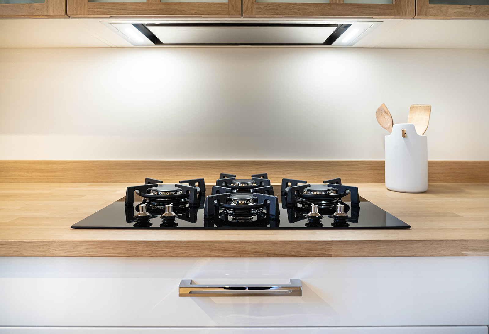 cuisine-style-scandinave-gaziniere-detail-vazard-home-cuisines-neubourg-eure