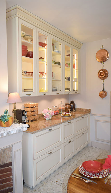 cuisine-style-campagne-chic-rangement-style-vaisselier-vazard-home-cuisines-neubourg-louviers