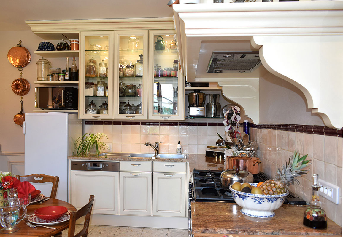 cuisine-style-campagne-chic-cote-cuisson-vazard-home-cuisines-neubourg-louviers