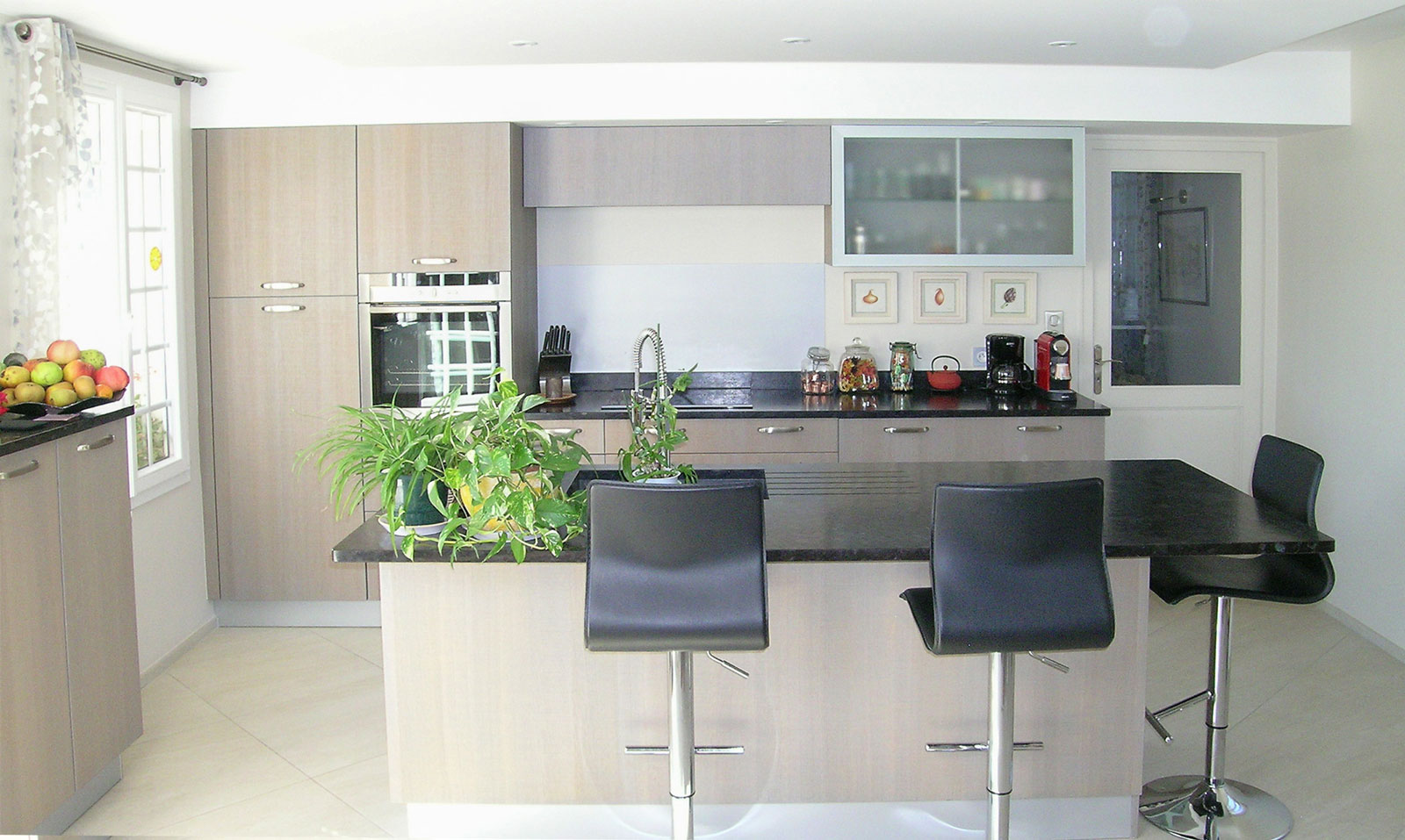 cuisine-style-contemporain-ilot-central-bar-vazard-home-cuisines-neubourg-rouen