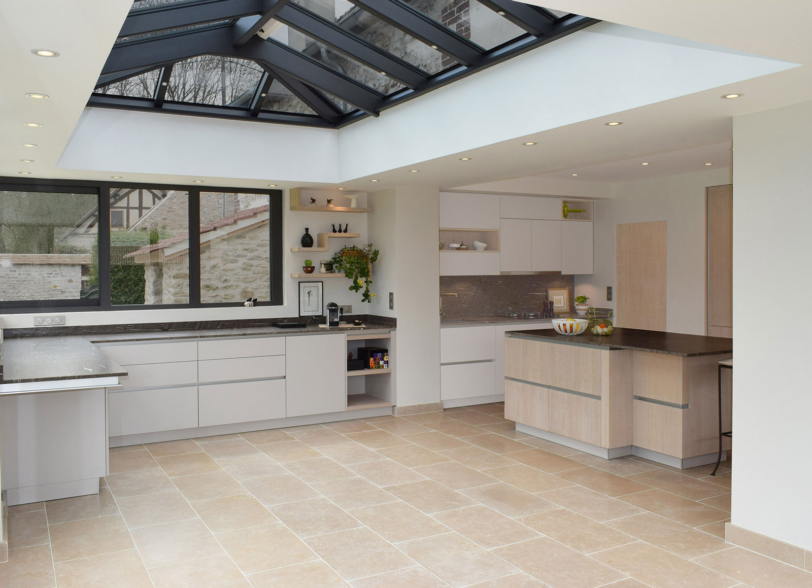 cuisine-style-contemporain-ambiance-verriere-moderne-vazard-home-cuisines-neubourg-rouen