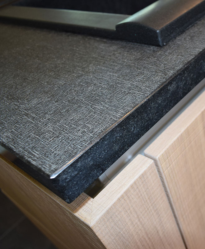 cuisine-style-contemporain-detail-plan-de-travail-vazard-home-cuisines-neubourg-rouen