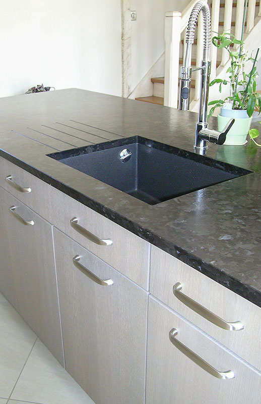 cuisine-style-contemporain-detail-evier-pierre-vazard-home-cuisines-neubourg-rouen