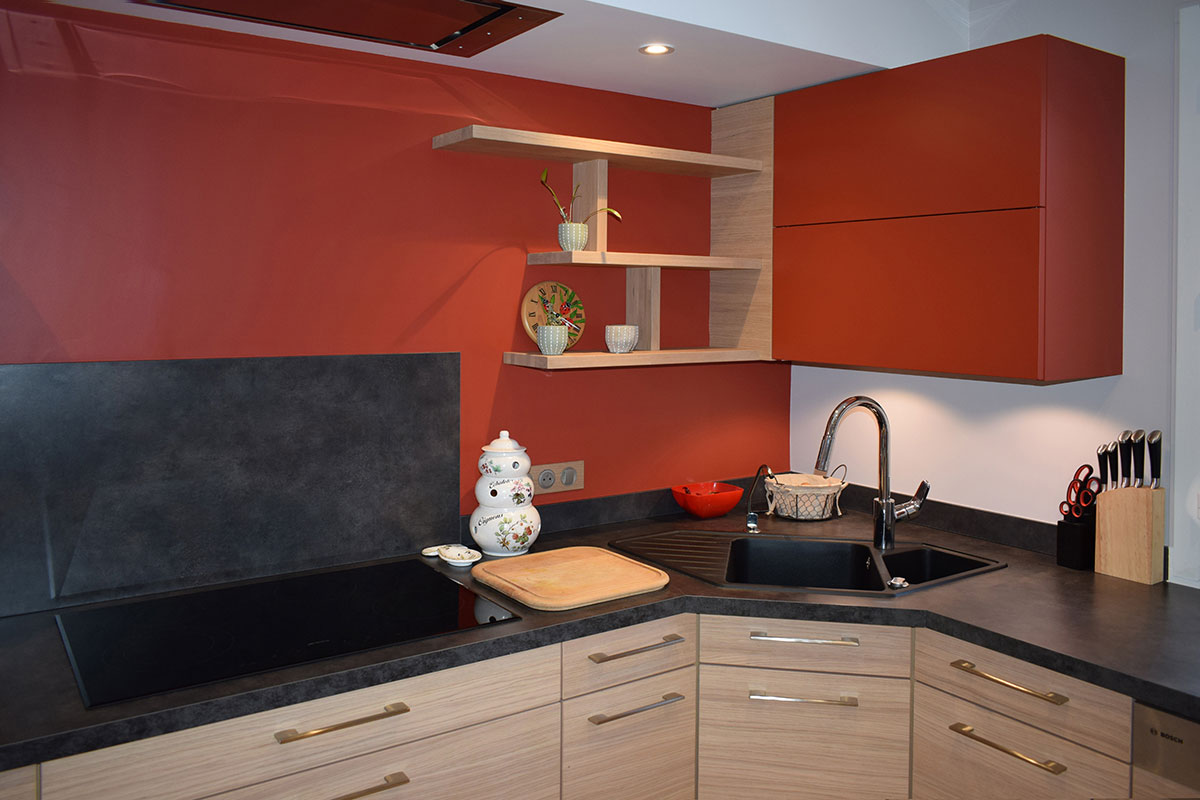 cuisine-style-contemporain-bois-etagere-detail-vazard-home-cuisines-neubourg-rouen