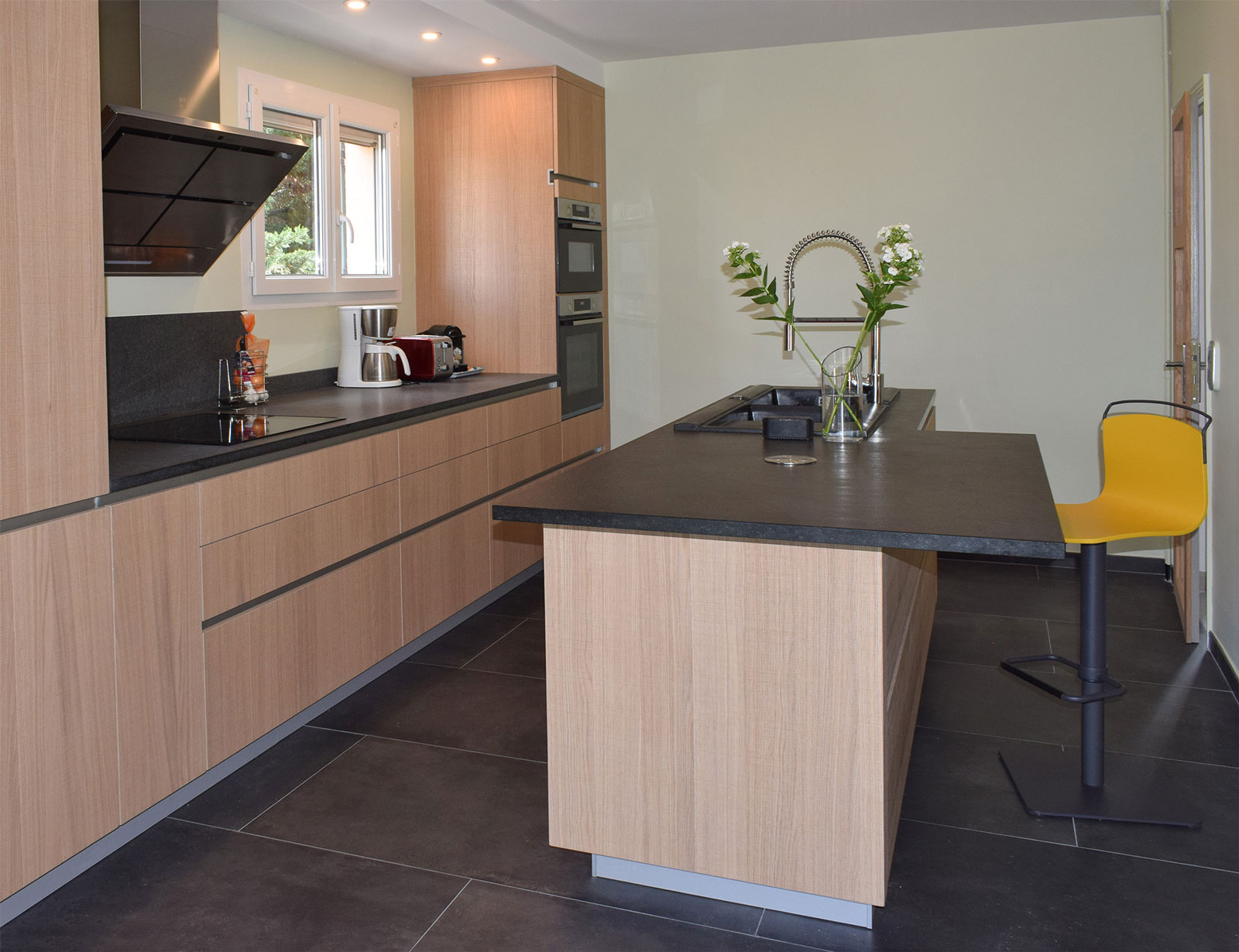 cuisine-style-contemporain-ilot-central-pierre-vazard-home-cuisines-neubourg-rouen