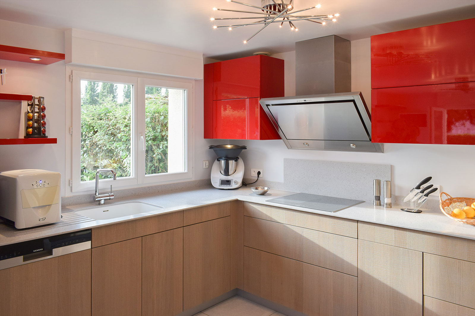 cuisine-style-contemporain-bois-laque-rouge-vazard-home-cuisines-neubourg-rouen