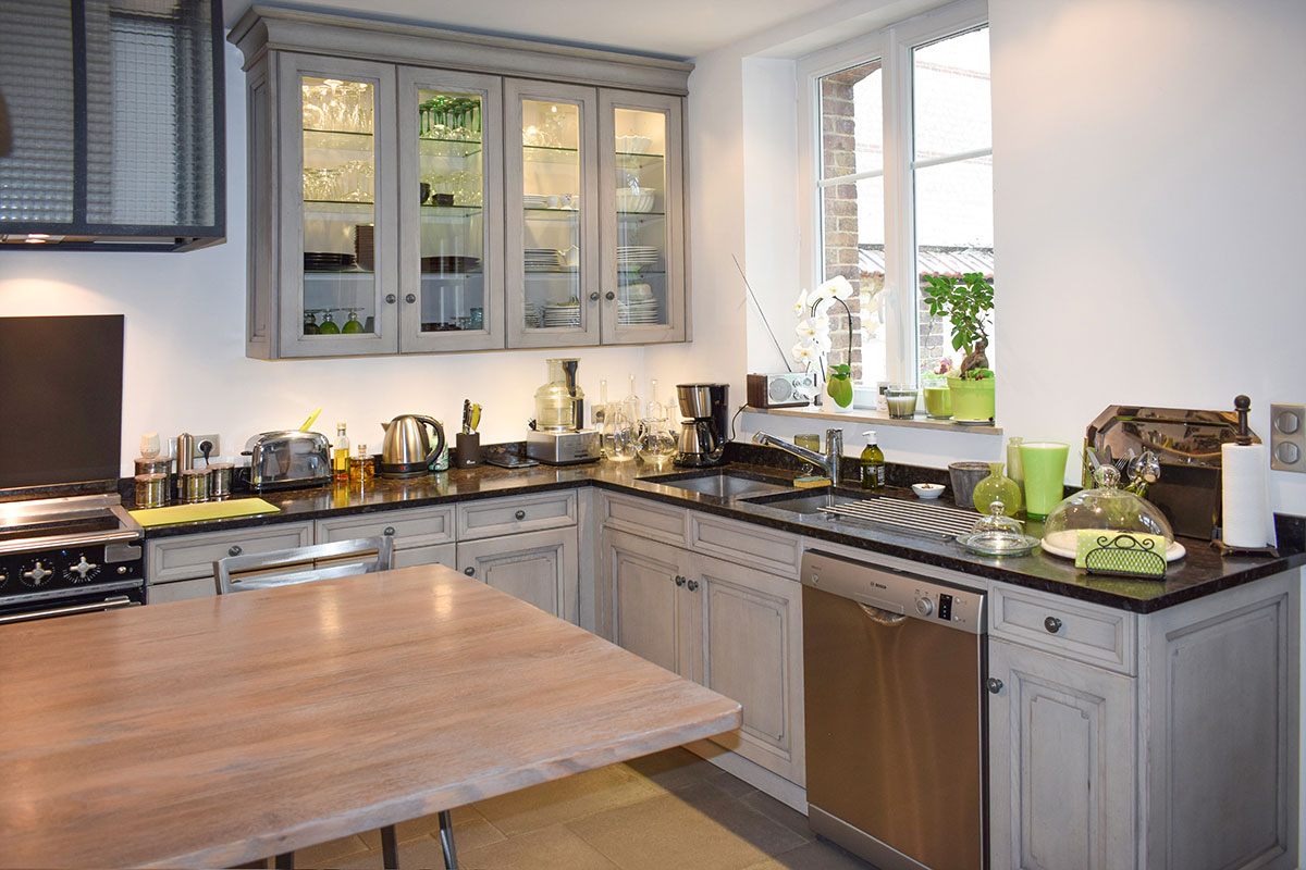 cuisine-style-cottage-urbain-bois-couleur-vazard-home-cuisines-neubourg-evreux