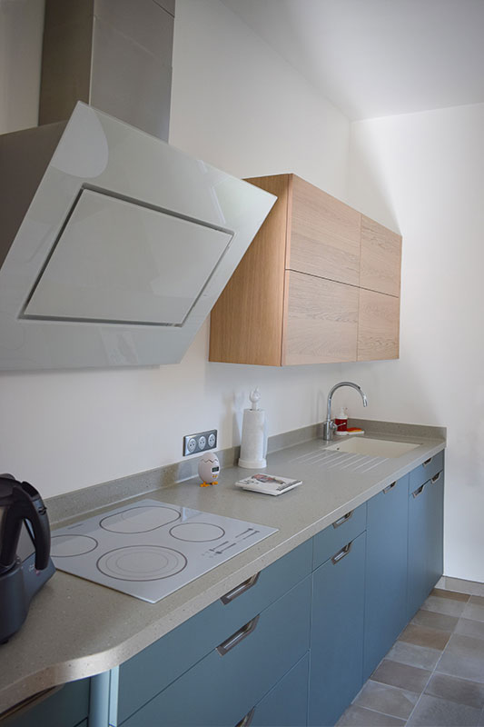 cuisine-style-scandinave-ambiance-bleu-bois-vazard-home-cuisines-neubourg-eure