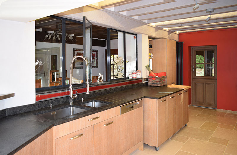 vazard-cuisine-style-industriel-bois-verriere-vazard-home-cuisines-neubourg-bernay