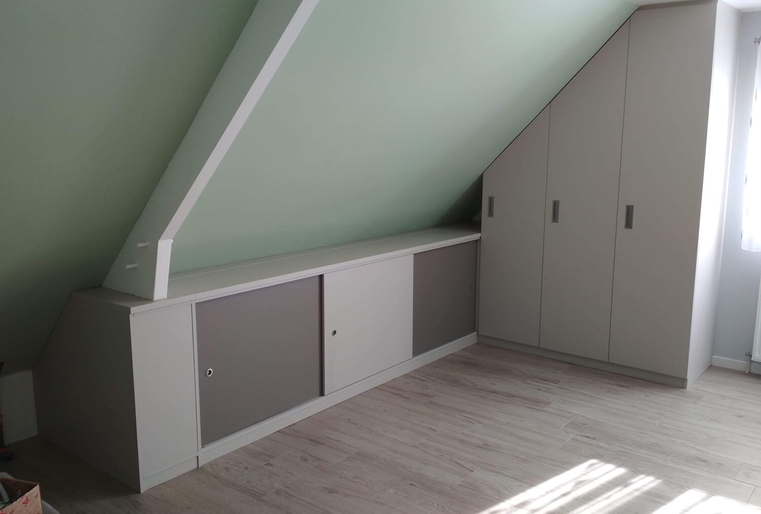 dressing-sur-mesure-sous-pente-apres-vazard-home-cuisines-neubourg-eure