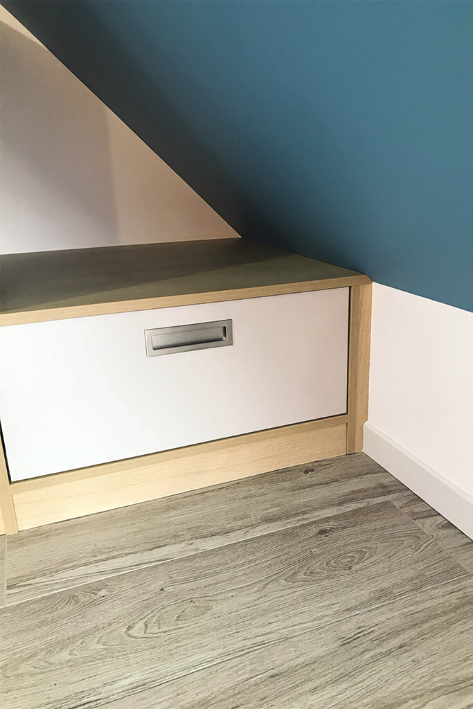 dressing-sur-mesure-sous-pente-moderne-detail-vazard-home-cuisines-neubourg-eure