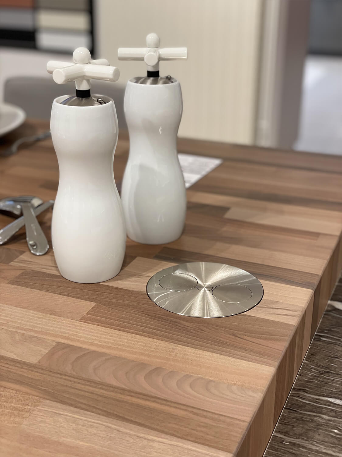 cuisine-style-contemporain-detail-plan-de-travail-vazard-home-cuisines-le-neubourg-rouen