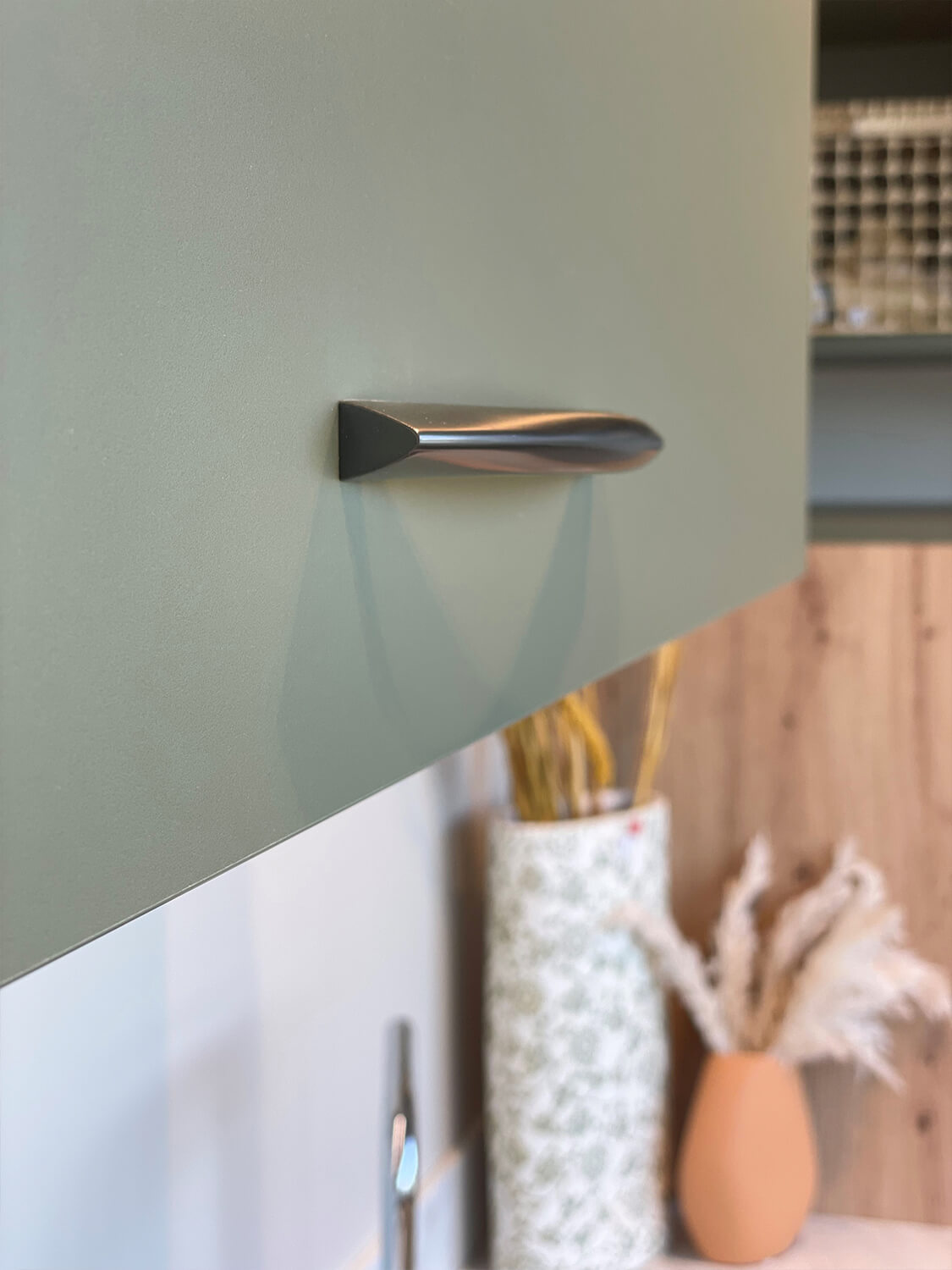 cuisine-style-naturel-canopee-detail-poignet-vazard-home-cuisines-le-neubourg-eure