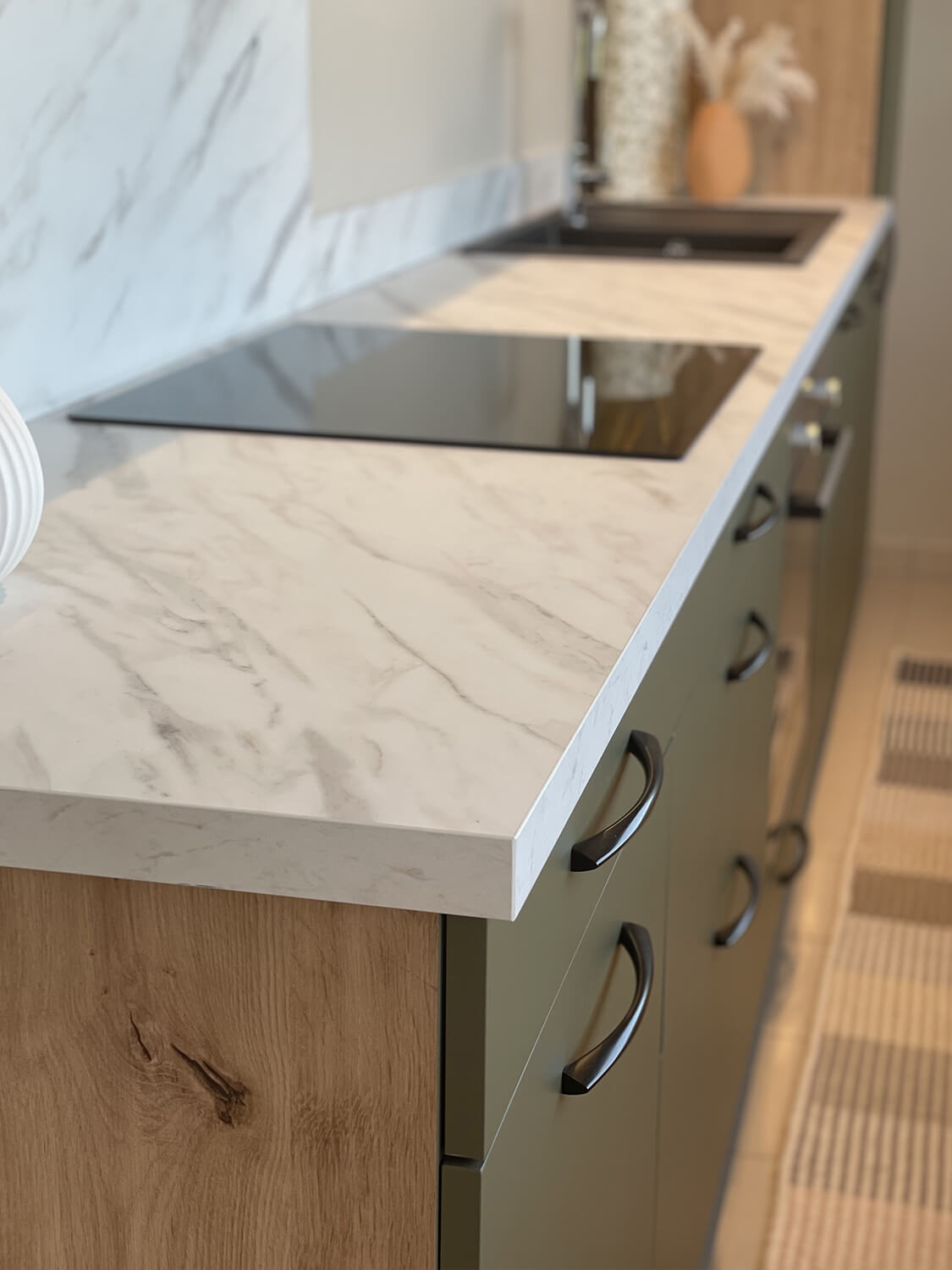 cuisine-style-naturel-plan-de-travail-canapee-vazard-home-cuisines-le-neubourg-eure