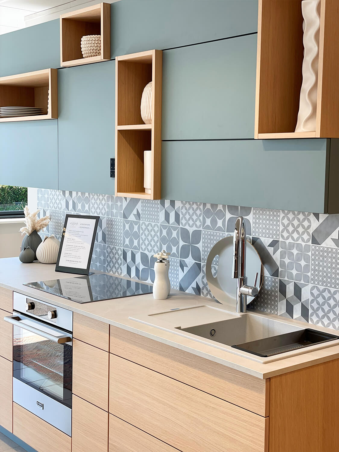 cuisine-style-scandinave-espace-cuisson-vazard-home-cuisines-le-neubourg-eure